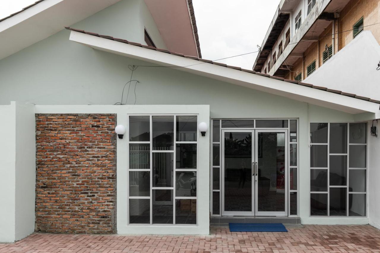 RedDoorz Plus near RS USU Medan 2 Exterior foto
