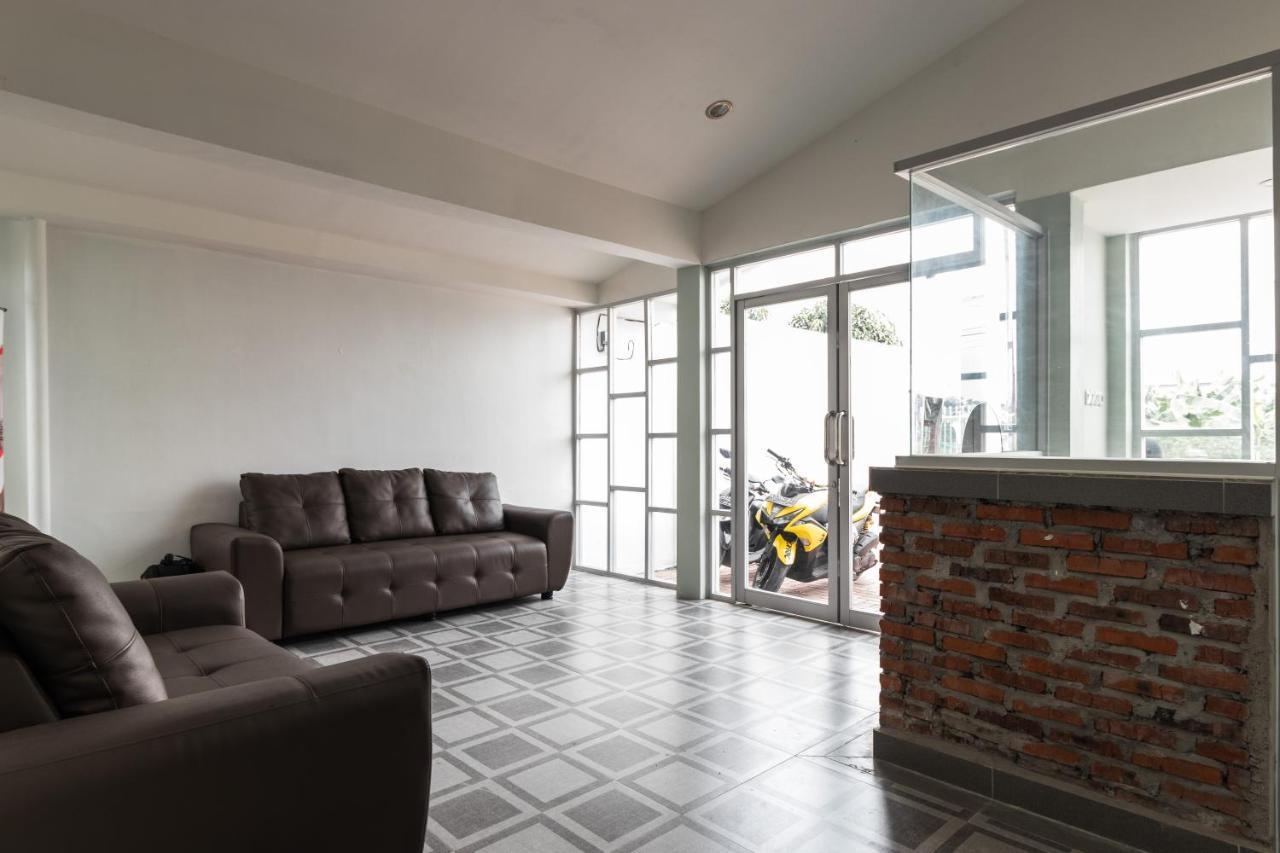 RedDoorz Plus near RS USU Medan 2 Exterior foto